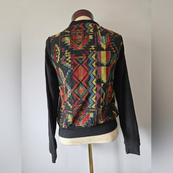 QED LONDON Lightweight Geometric Pattern Jacket. Size Medium - Picture 6 of 13